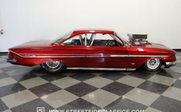 Unknown-Impala-1961-Candy-Apple-Red-Meta-Light-Gray-10