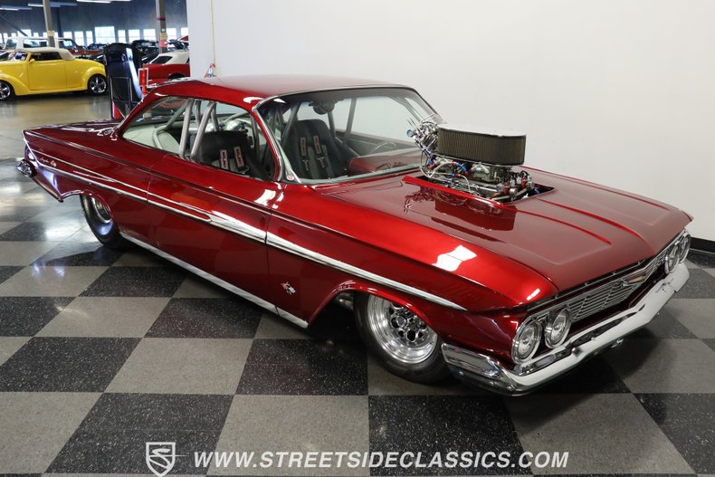 Unknown-Impala-1961-Candy-Apple-Red-Meta-Light-Gray-11