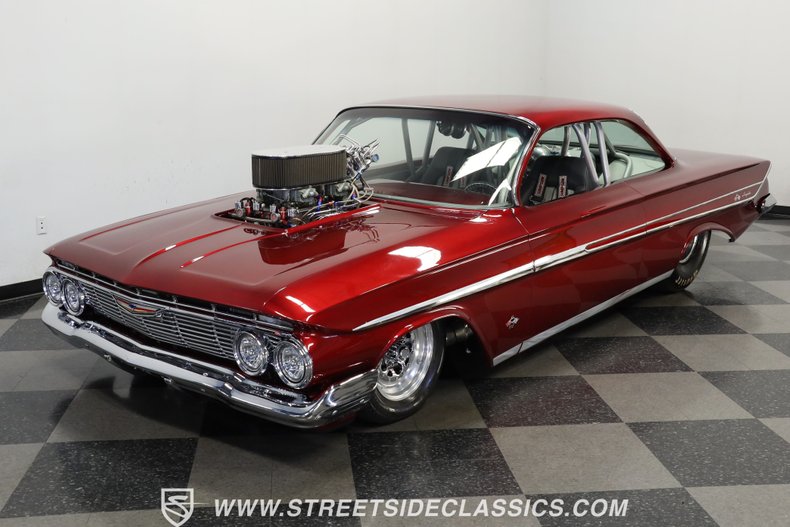 Unknown-Impala-1961-Candy-Apple-Red-Meta-Light-Gray-14