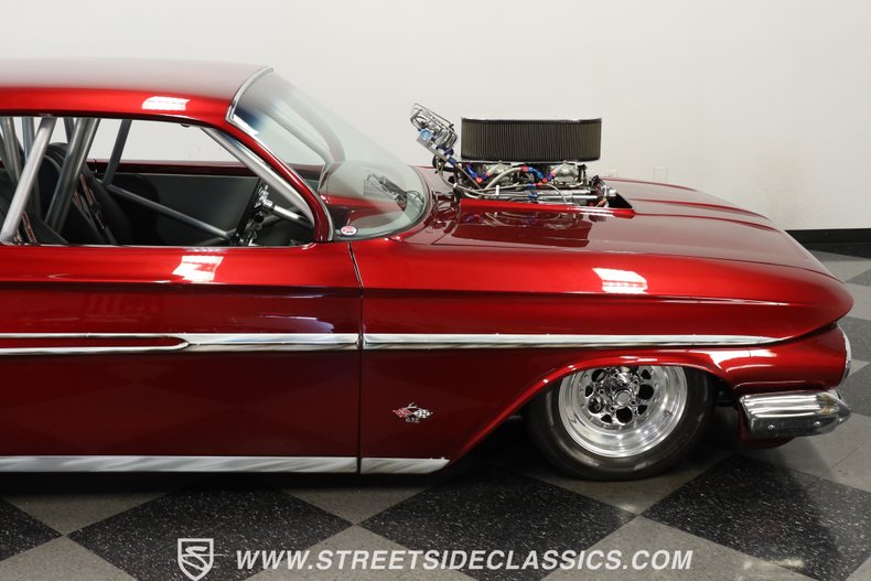 Unknown-Impala-1961-Candy-Apple-Red-Meta-Light-Gray-19