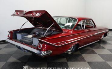 Unknown-Impala-1961-Candy-Apple-Red-Meta-Light-Gray-23