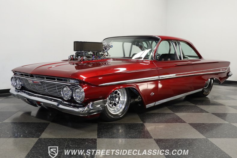 Unknown-Impala-1961-Candy-Apple-Red-Meta-Light-Gray-26