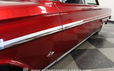 Unknown-Impala-1961-Candy-Apple-Red-Meta-Light-Gray-27