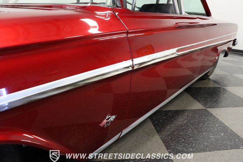 Unknown-Impala-1961-Candy-Apple-Red-Meta-Light-Gray-27