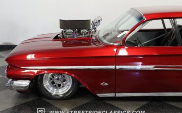 Unknown-Impala-1961-Candy-Apple-Red-Meta-Light-Gray-28