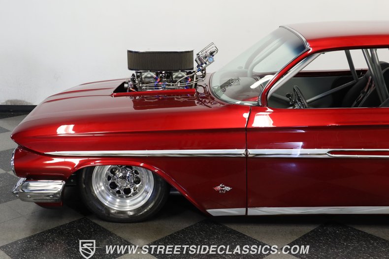 Unknown-Impala-1961-Candy-Apple-Red-Meta-Light-Gray-28