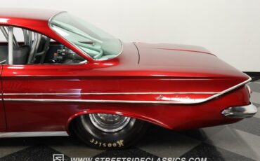 Unknown-Impala-1961-Candy-Apple-Red-Meta-Light-Gray-29