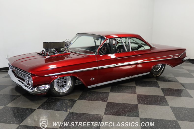 Unknown-Impala-1961-Candy-Apple-Red-Meta-Light-Gray-3