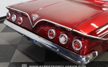 Unknown-Impala-1961-Candy-Apple-Red-Meta-Light-Gray-30