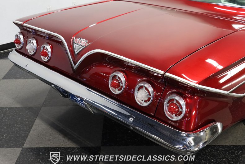 Unknown-Impala-1961-Candy-Apple-Red-Meta-Light-Gray-30