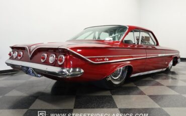 Unknown-Impala-1961-Candy-Apple-Red-Meta-Light-Gray-31