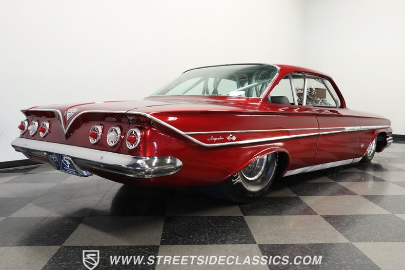 Unknown-Impala-1961-Candy-Apple-Red-Meta-Light-Gray-31