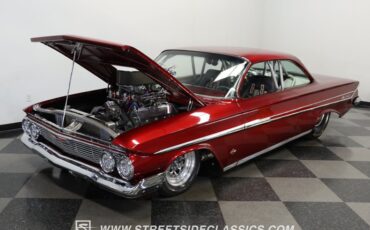 Unknown-Impala-1961-Candy-Apple-Red-Meta-Light-Gray-34