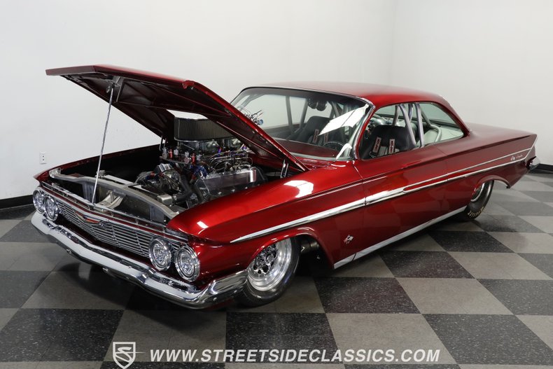 Unknown-Impala-1961-Candy-Apple-Red-Meta-Light-Gray-34