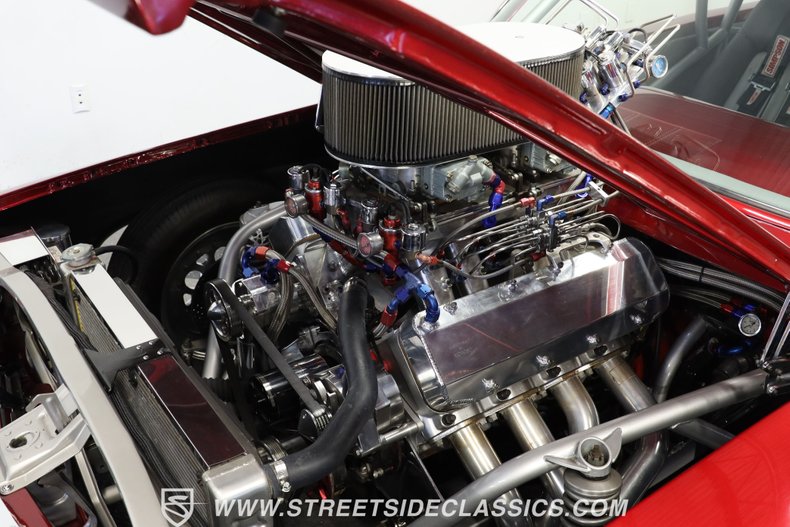 Unknown-Impala-1961-Candy-Apple-Red-Meta-Light-Gray-35