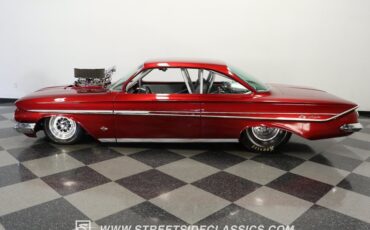 Unknown-Impala-1961-Candy-Apple-Red-Meta-Light-Gray