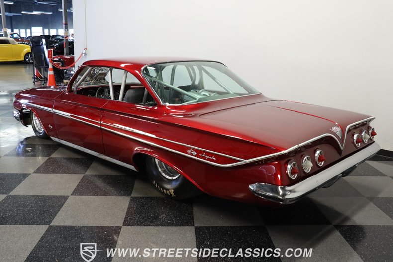 Unknown-Impala-1961-Candy-Apple-Red-Meta-Light-Gray-4