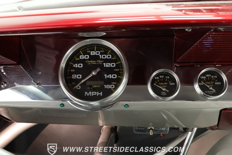 Unknown-Impala-1961-Candy-Apple-Red-Meta-Light-Gray-42