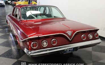Unknown-Impala-1961-Candy-Apple-Red-Meta-Light-Gray-5