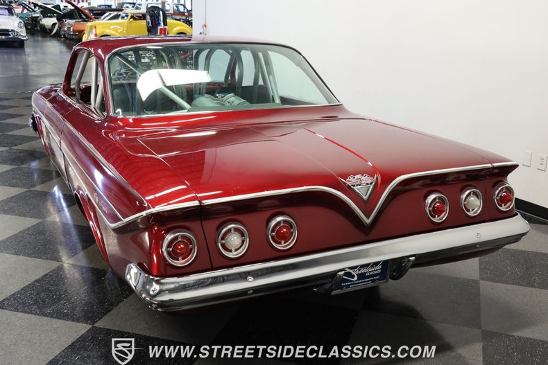 Unknown-Impala-1961-Candy-Apple-Red-Meta-Light-Gray-5
