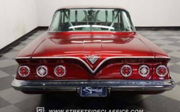 Unknown-Impala-1961-Candy-Apple-Red-Meta-Light-Gray-6