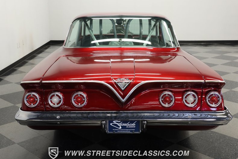 Unknown-Impala-1961-Candy-Apple-Red-Meta-Light-Gray-6