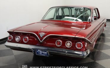 Unknown-Impala-1961-Candy-Apple-Red-Meta-Light-Gray-7
