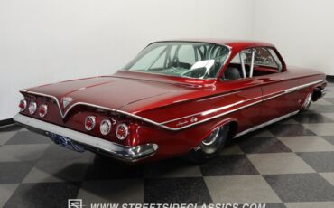 Unknown-Impala-1961-Candy-Apple-Red-Meta-Light-Gray-8