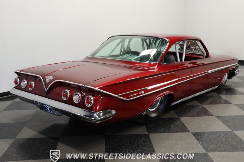Unknown-Impala-1961-Candy-Apple-Red-Meta-Light-Gray-8