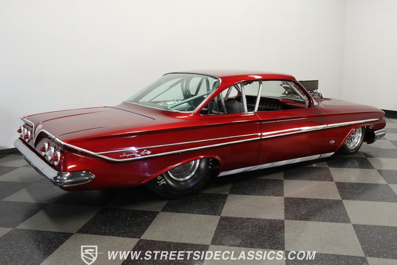 Unknown-Impala-1961-Candy-Apple-Red-Meta-Light-Gray-9