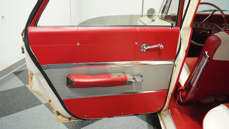 Unknown-Impala-1961-Patina-Red-ampamp-White-15