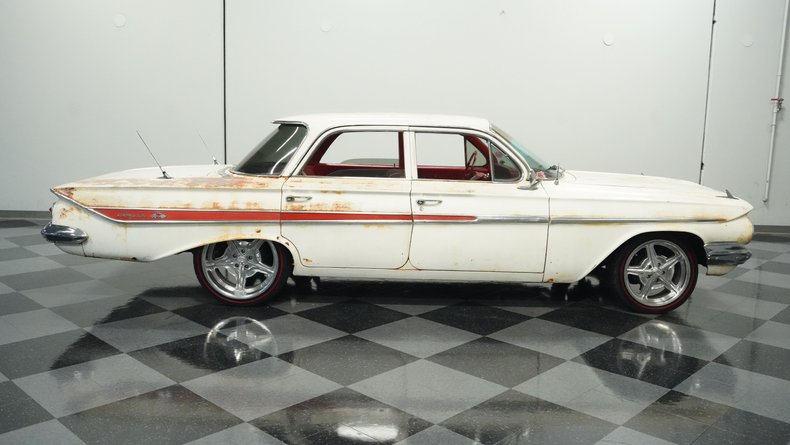 Unknown-Impala-1961-Patina-Red-ampamp-White-22