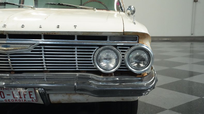 Unknown-Impala-1961-Patina-Red-ampamp-White-26