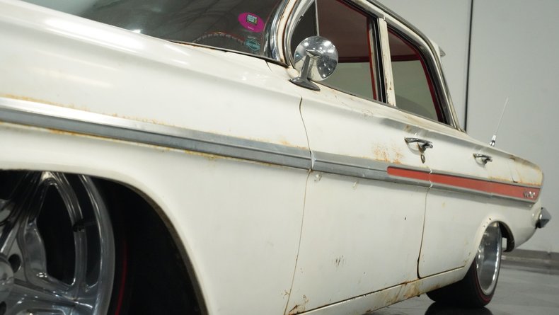Unknown-Impala-1961-Patina-Red-ampamp-White-28