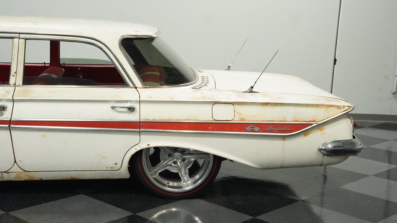 Unknown-Impala-1961-Patina-Red-ampamp-White-30