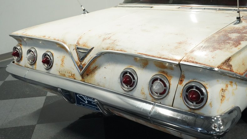 Unknown-Impala-1961-Patina-Red-ampamp-White-31