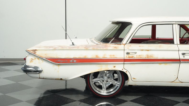 Unknown-Impala-1961-Patina-Red-ampamp-White-34