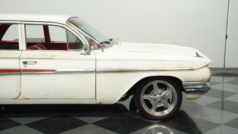 Unknown-Impala-1961-Patina-Red-ampamp-White-40