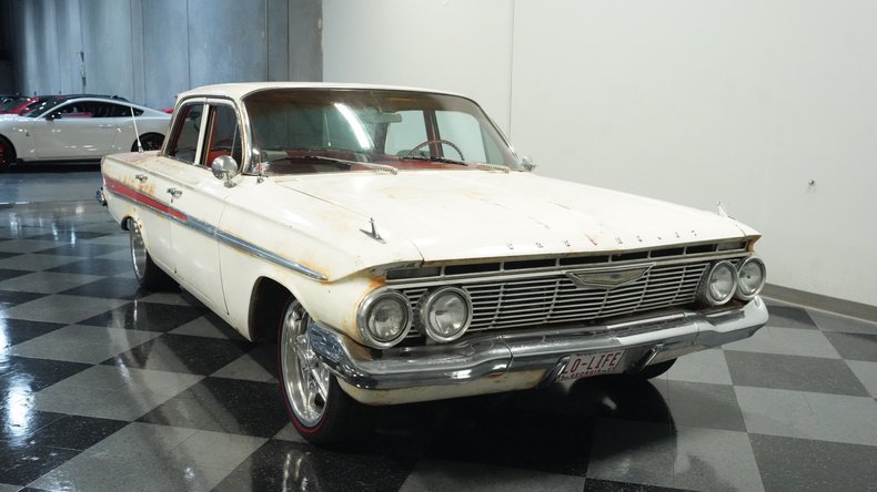 Unknown-Impala-1961-Patina-Red-ampamp-White-9