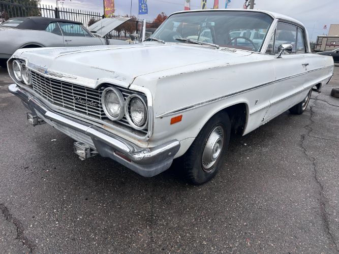 Unknown-Impala-1964-White-Red-1