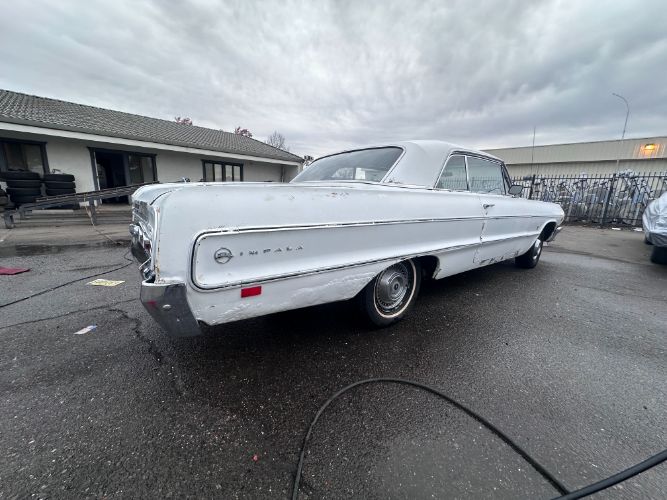 Unknown-Impala-1964-White-Red-2