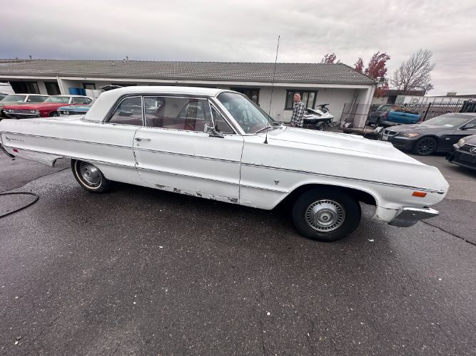 Unknown-Impala-1964-White-Red-3