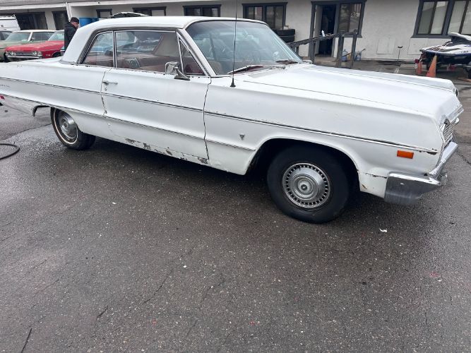 Unknown-Impala-1964-White-Red-4