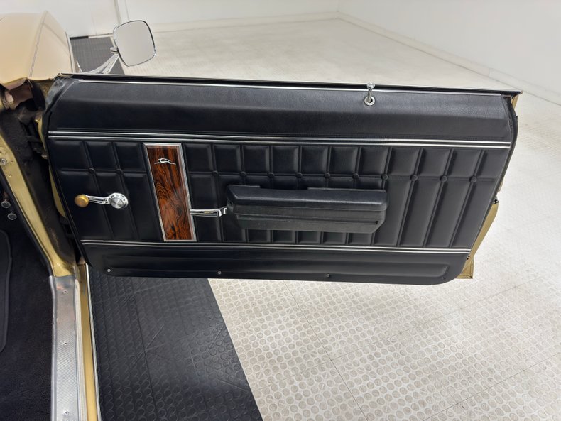 Unknown-Impala-1970-Champagne-Gold-Black-37