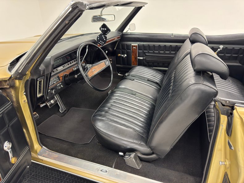 Unknown-Impala-1970-Champagne-Gold-Black-4