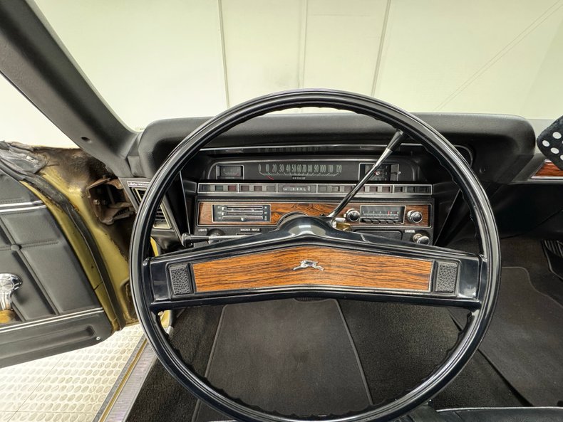 Unknown-Impala-1970-Champagne-Gold-Black-45