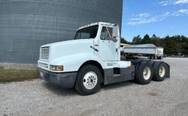 Unknown-International-8300-diesel-1989-white-1