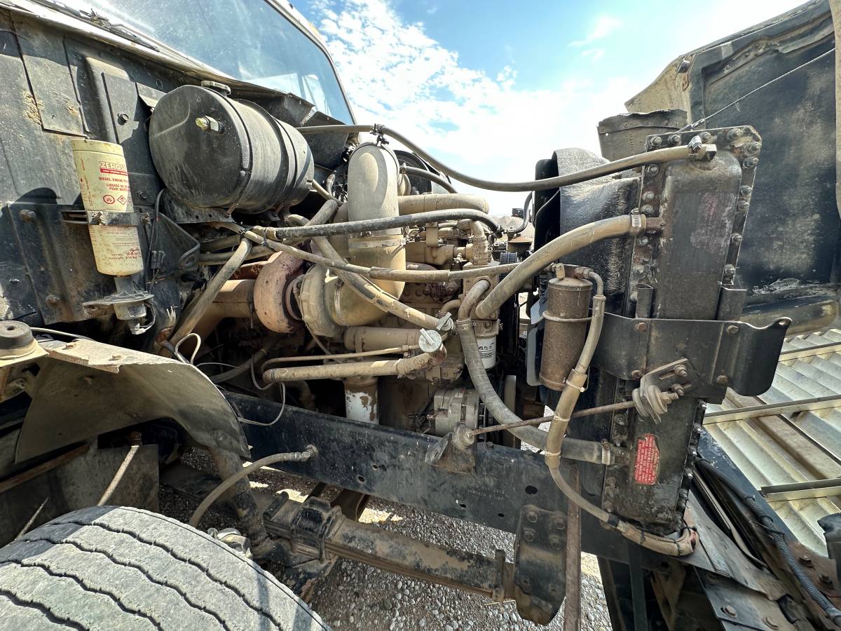 Unknown-International-8300-diesel-1989-white-12