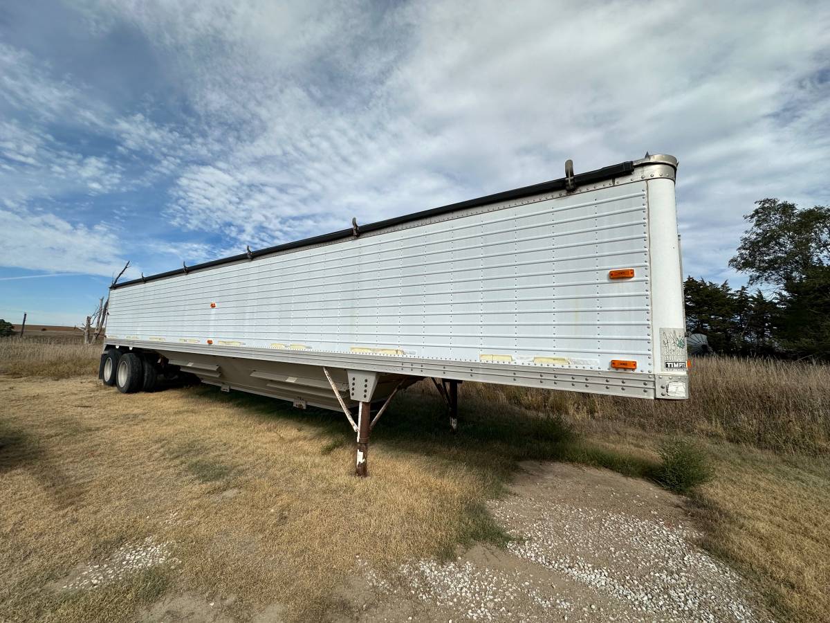 Unknown-International-8300-diesel-1989-white-19