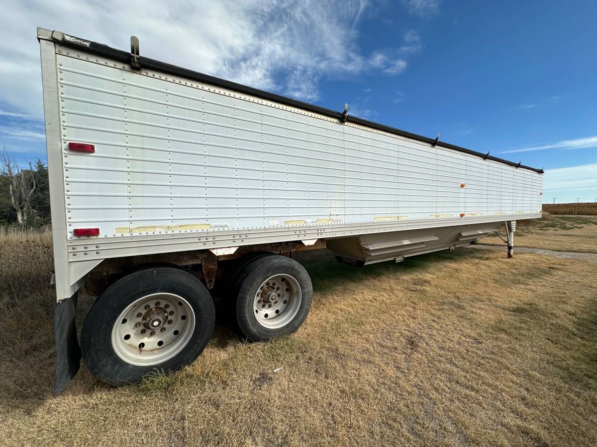 Unknown-International-8300-diesel-1989-white-20
